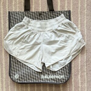 Lululemon Hotty Hot High-Rise Lined Short 2.5" - white/2